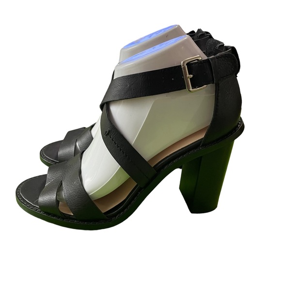 Tahari MADE heels Size 8.5 - Picture 7 of 13